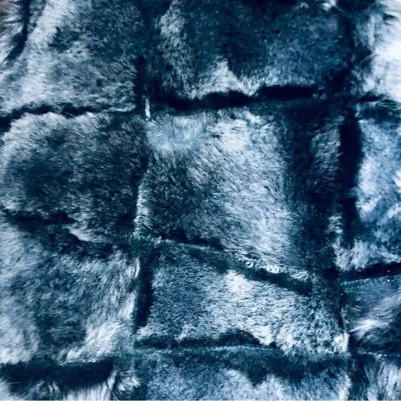 Real Sheepskin Fur Vest. - Picture 3 of 12